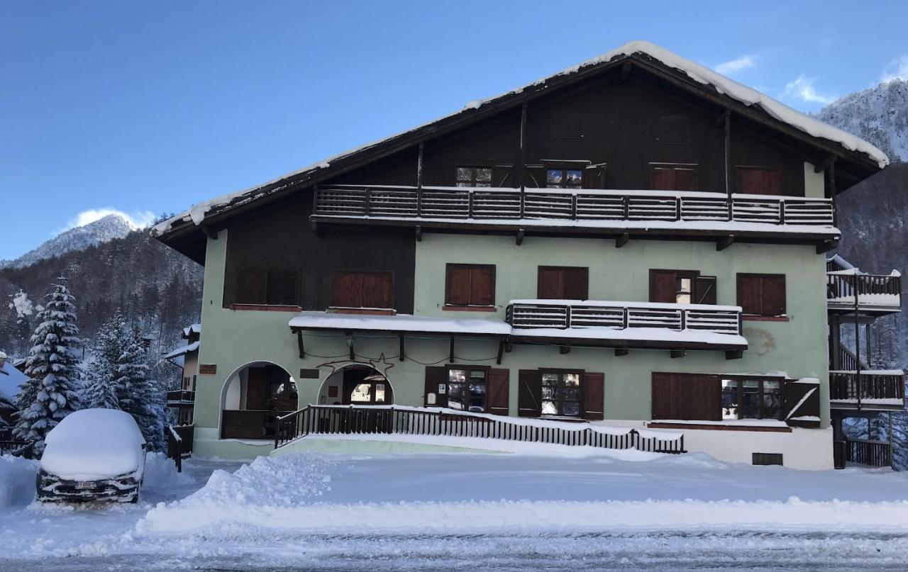 Chalet Della Luna Claviere Exterior photo
